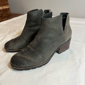 Sorel Kate gray leather cut out Chelsea bootie boots size 8.5